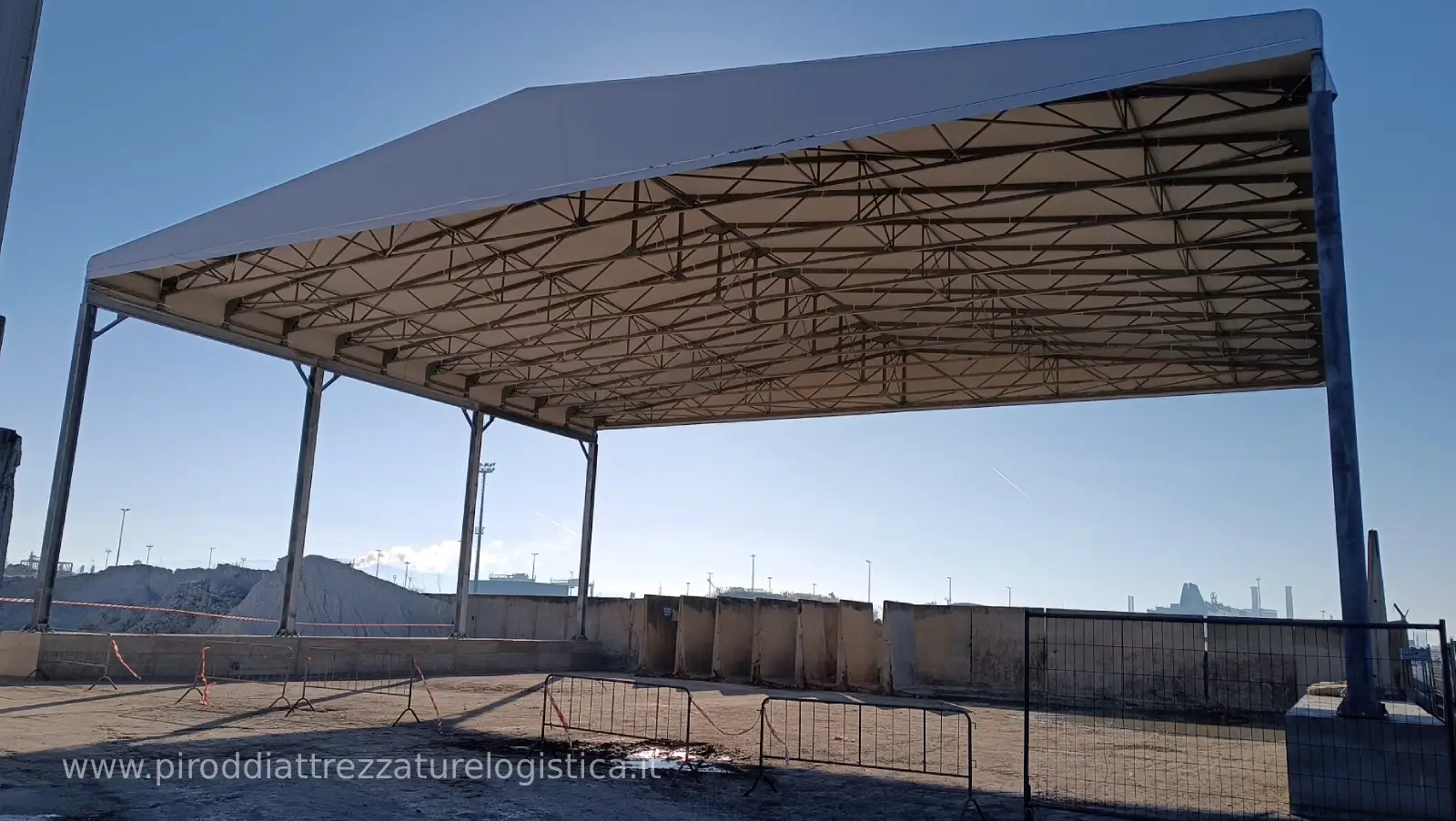 Copertura industriale senza pareti — Piroddi Logistica